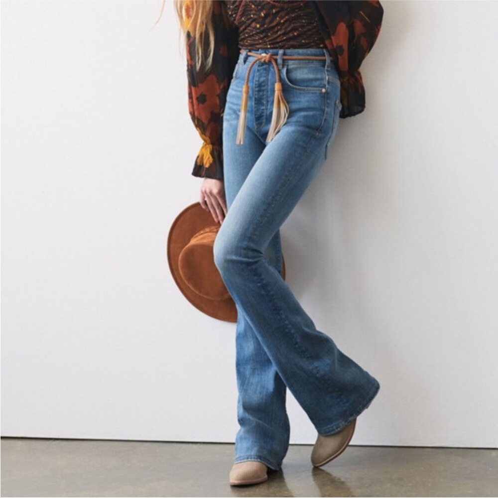 Pilcro x Anthropologie The Icon Flare Jeans in Medium Blue Wash Size 26